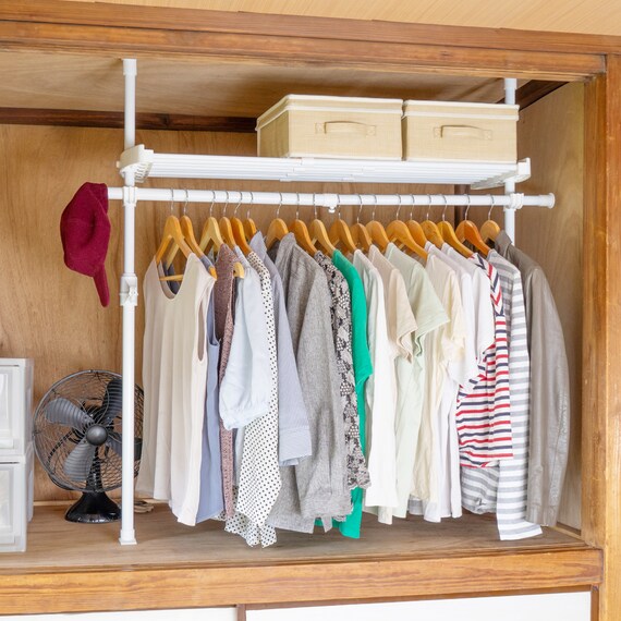 【簡単】ワンタッチ式 突っ張り押入れハンガーラック(伸縮棚付き) 1枚目画像