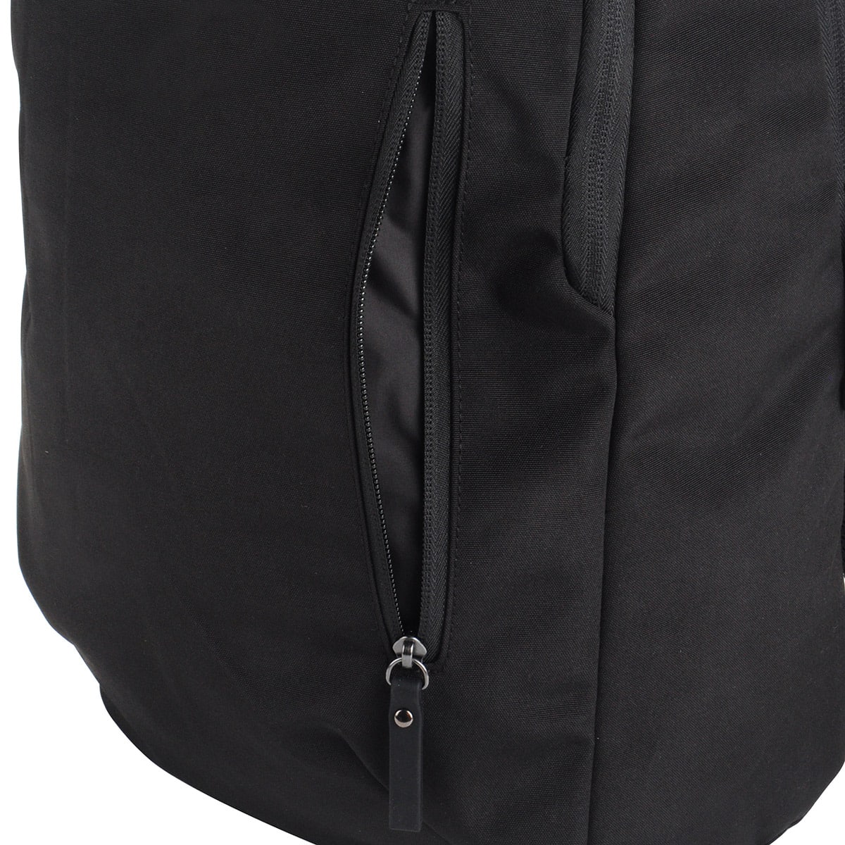 軽くて背負いやすい 2ルームリュック 19L(ブラック CS03) | ニトリ
