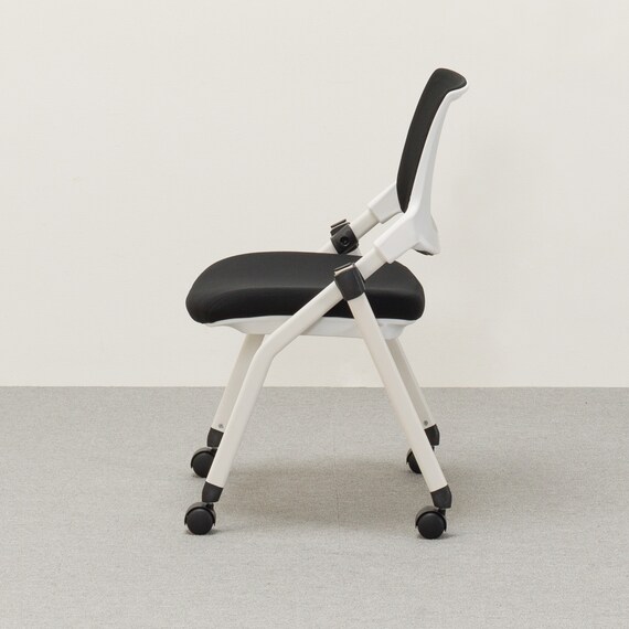 ミーティングチェア(X-16W2 WH/BK) 5枚目画像