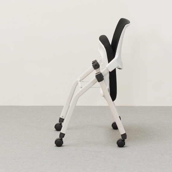 ミーティングチェア(X-16W2 WH/BK) 6枚目画像