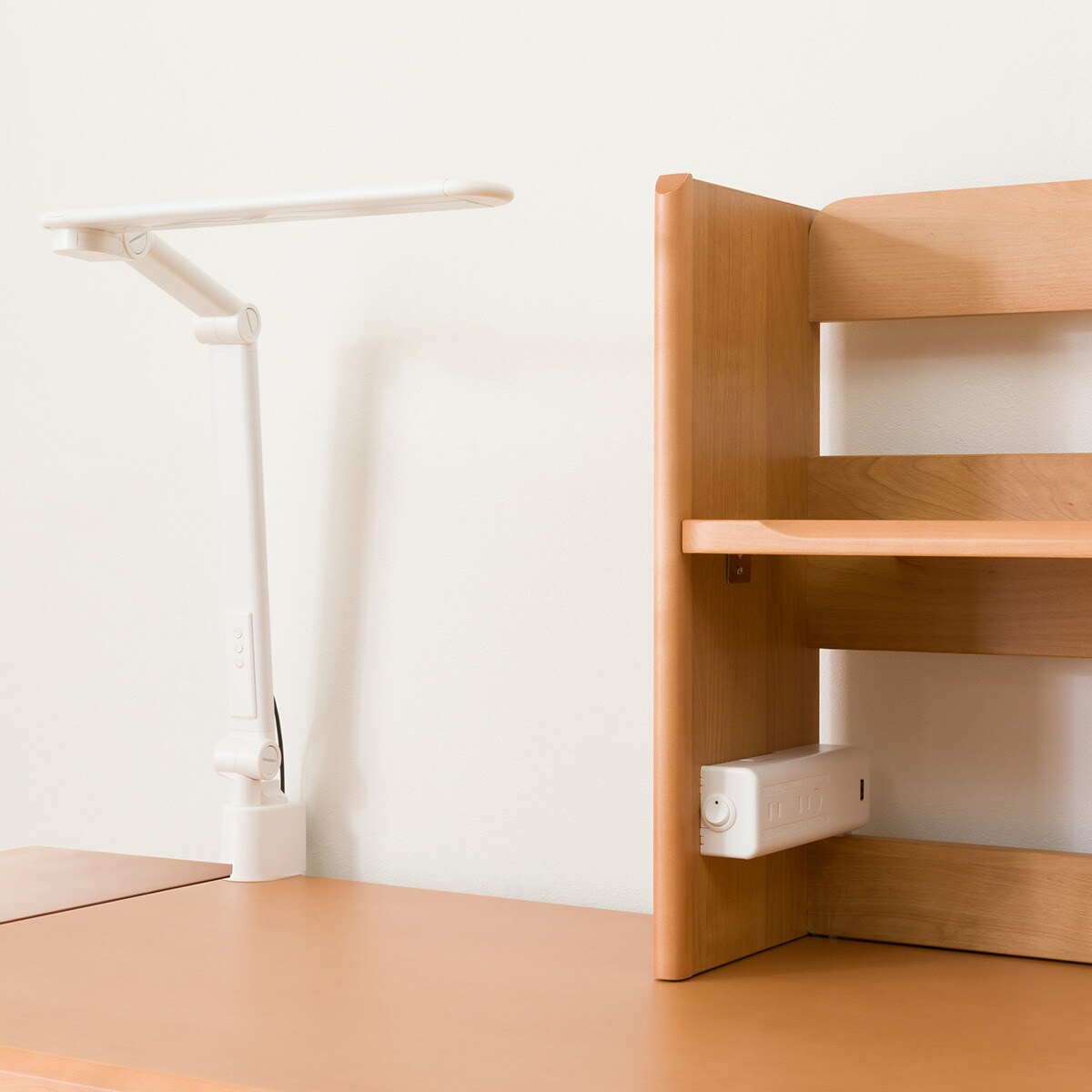 ニトリ　引き出しつき　デスク メルシーC LBR ユニットデスク(メルシーSDT ホワイト色ライト+コンセントBOX