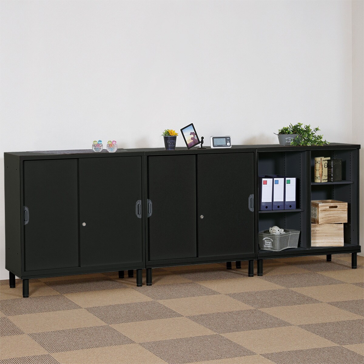 スチールキャビネット(上段オープン・下引違い戸 HOS-X 脚付きベース