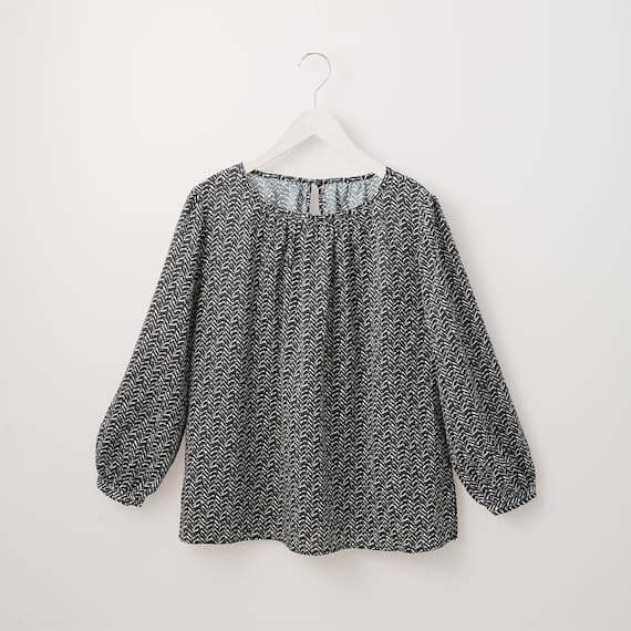 変形ヘリンボーンモノトーンプリントブラウス (50010) 1枚目画像