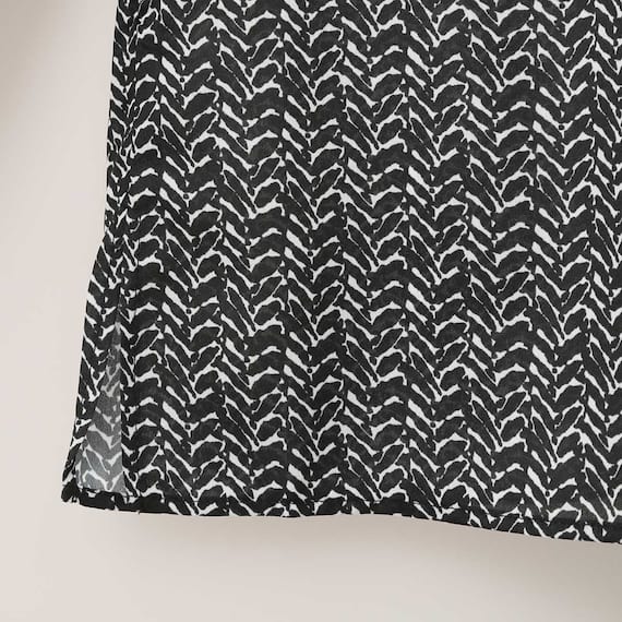 変形ヘリンボーンモノトーンプリントブラウス (50010) 6枚目画像