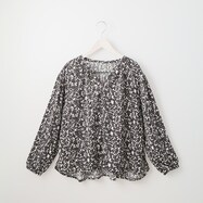 リーフ柄ピーチサテンプリントブラウス　(50012)