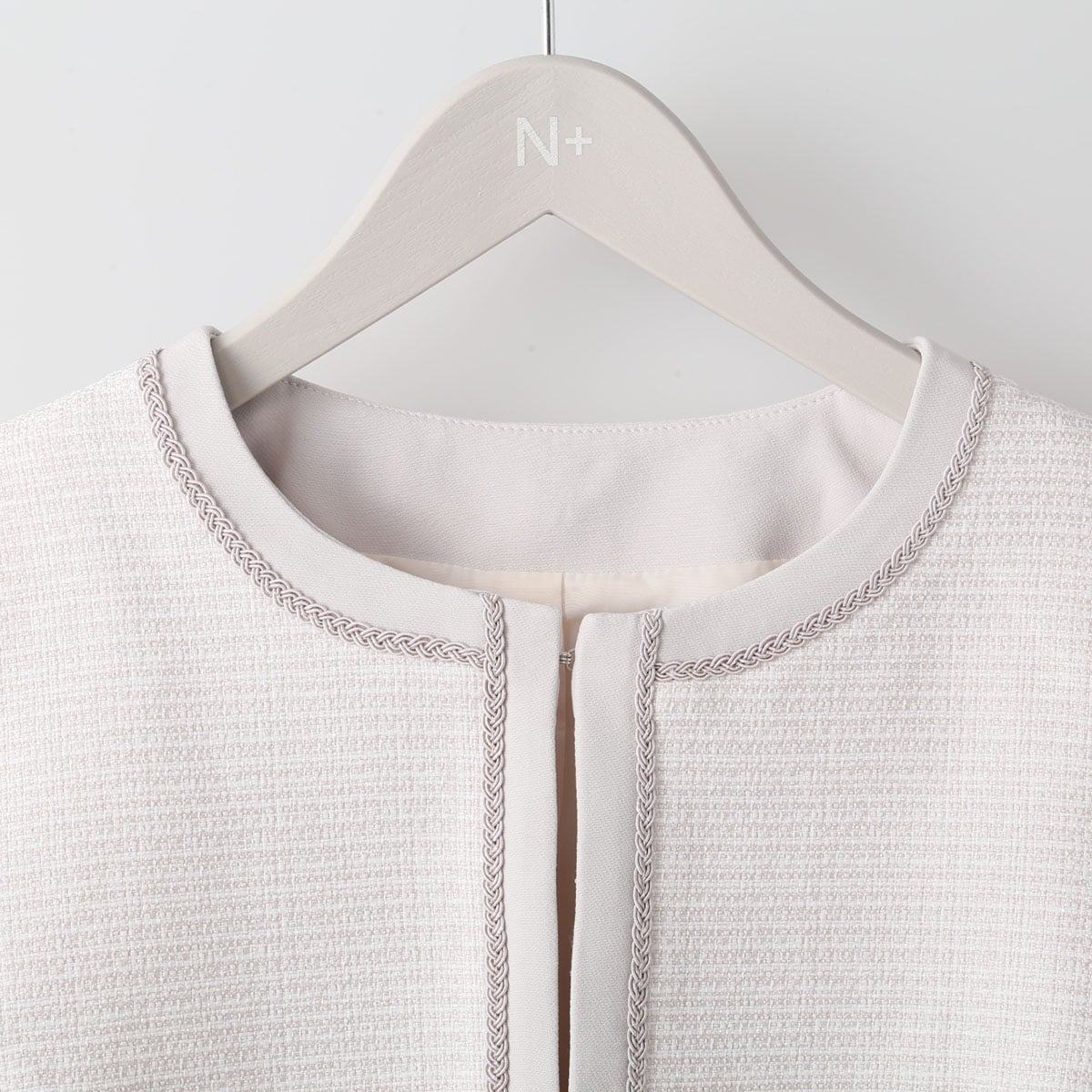 Cygne♡新品未使用　定価39500円　ツイードジャケット Lydie+ 白 BEIGE，(ベイジ)のCINDY / ダブルカラージャケット通販 | 集英社