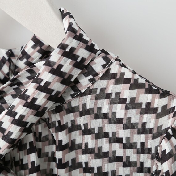 ラメ糸幾何柄ボウタイブラウス (51005) 4枚目画像