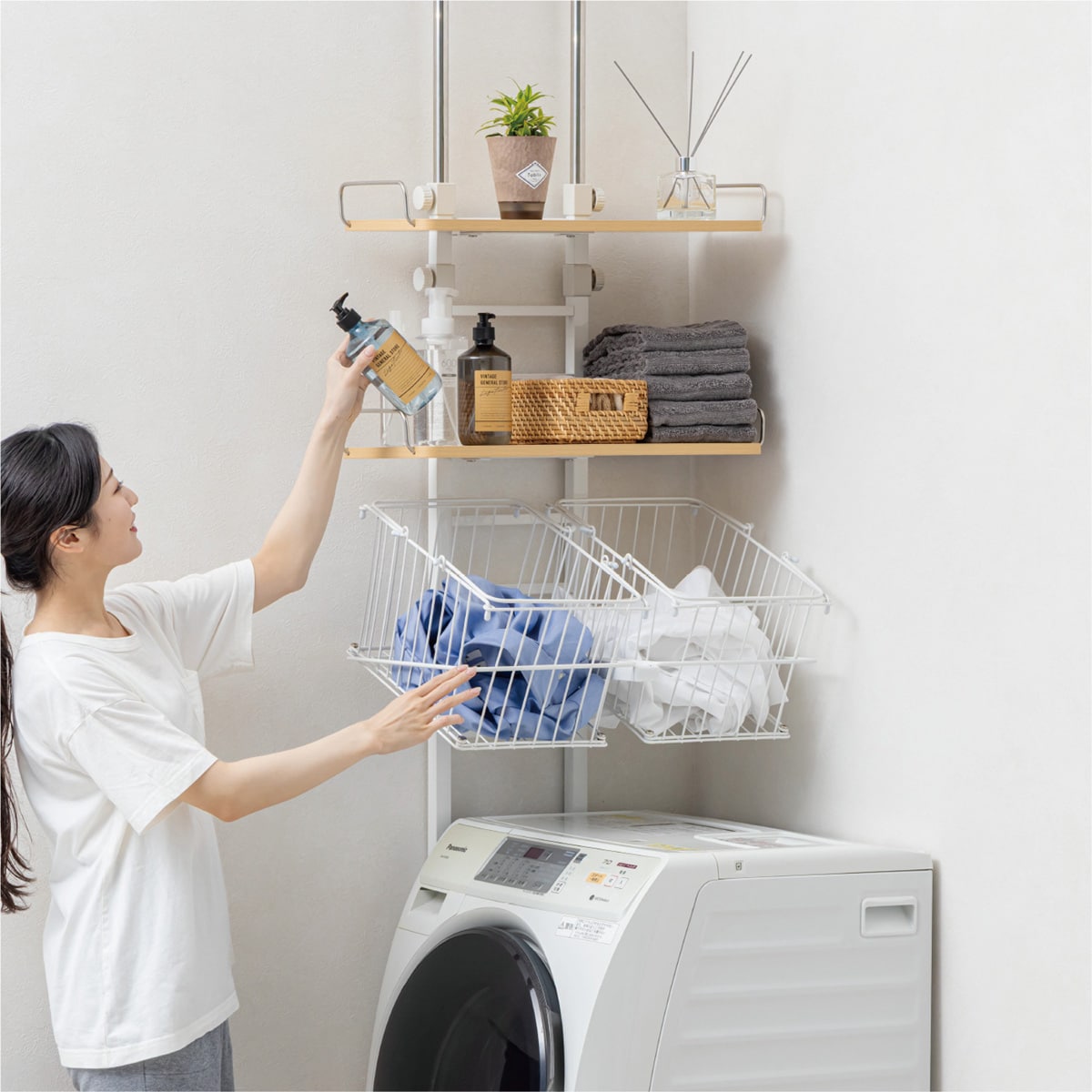 ワイヤーバスケット付き 突っ張り洗濯機ラック(ナチュラル