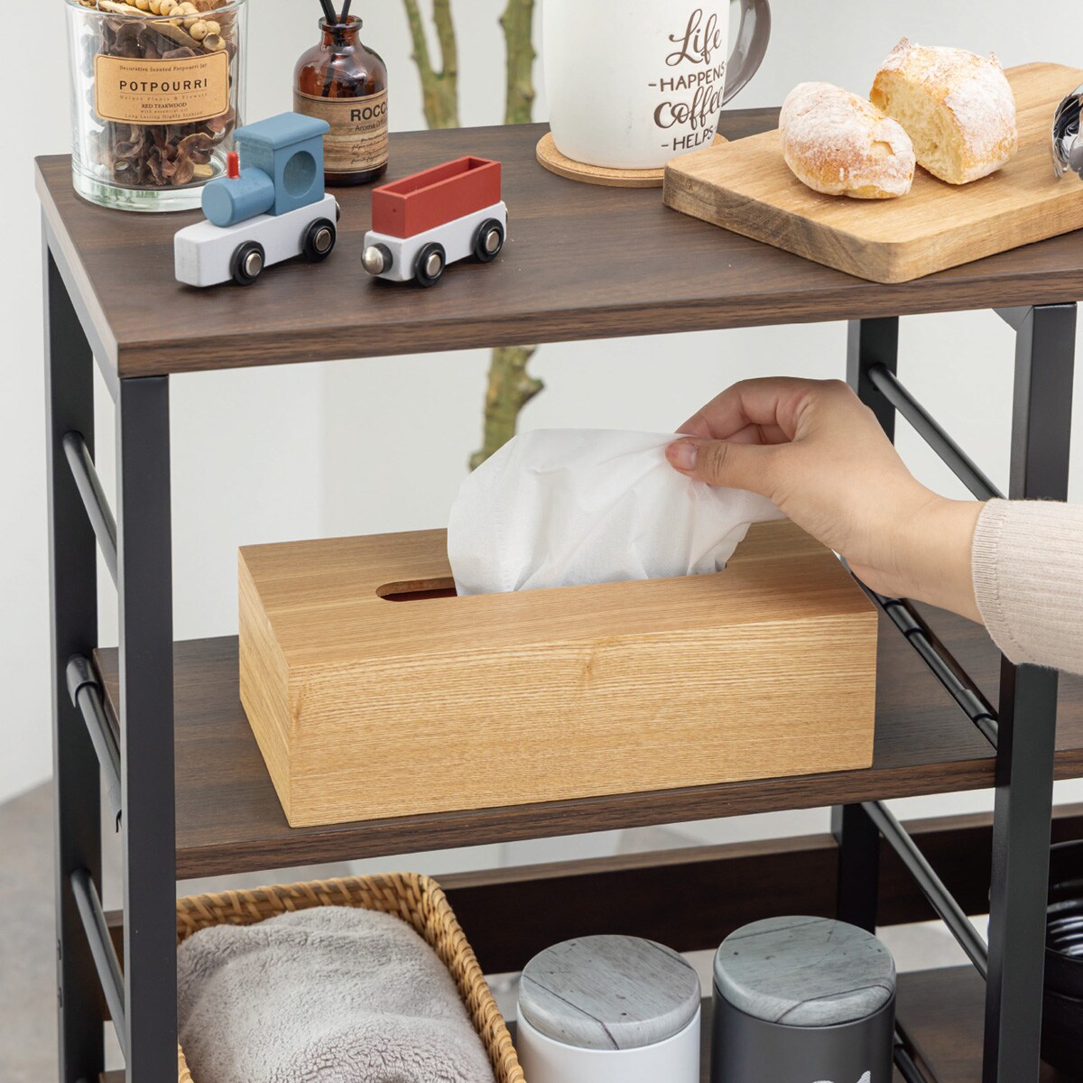 コンパクトなのにたっぷり収納できる薄型カウンターワゴン(ダーク