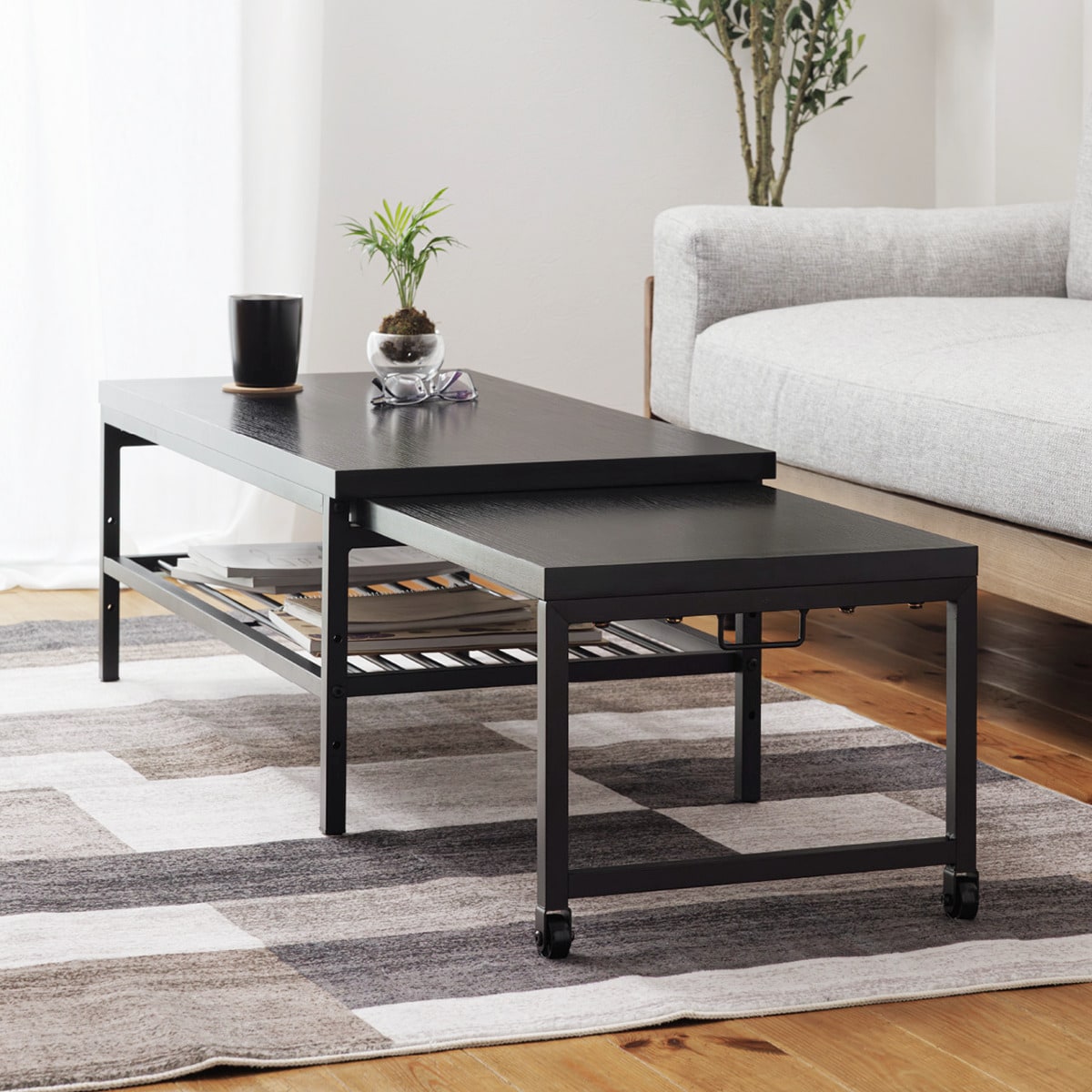 無段階で調整できる伸縮ローテーブル (幅90-171.5cm ブラック