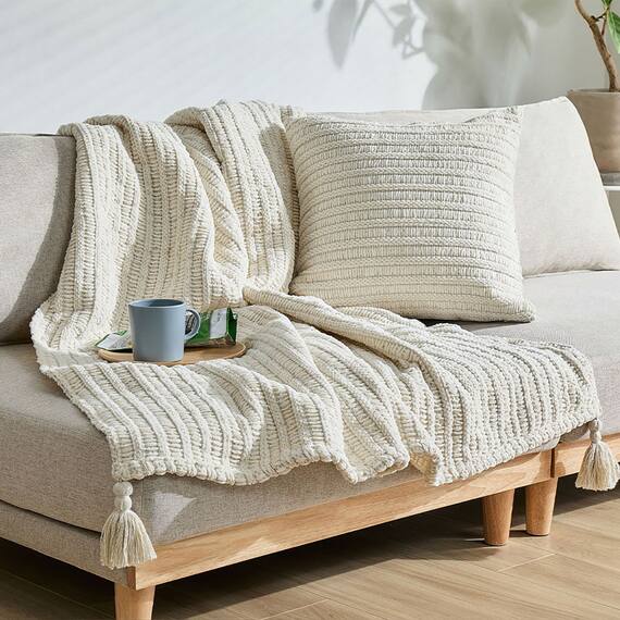 クッションにもなる ニット調スローケット(アンネ 130x180 アイボリー) 3枚目画像