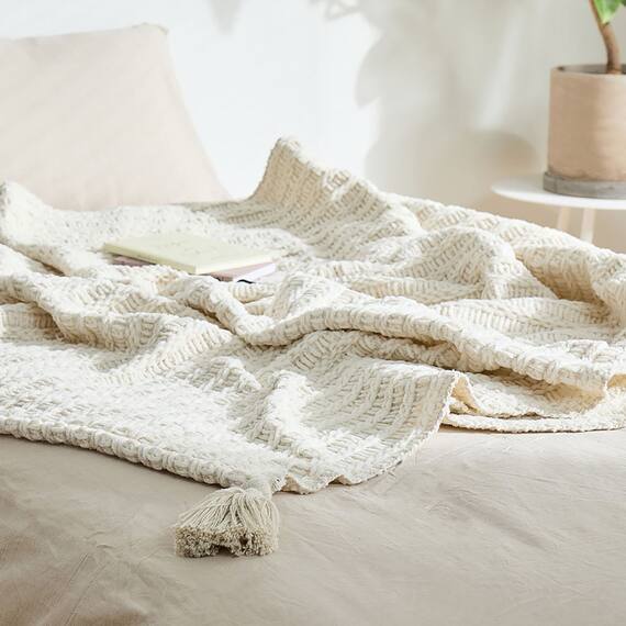 クッションにもなる ニット調スローケット(アンネ 130x180 アイボリー) 4枚目画像