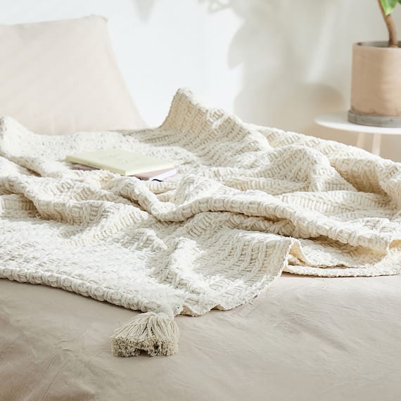 クッションにもなる ニット調スローケット(アンネ 130x180 アイボリー) 4枚目画像