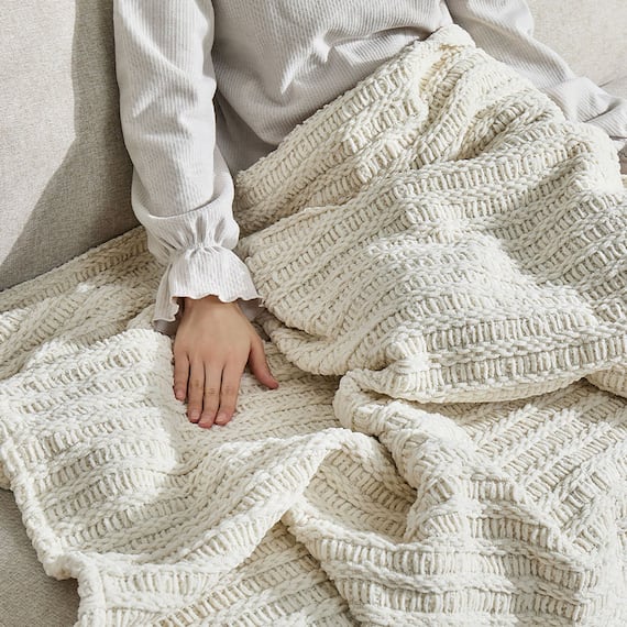 クッションにもなる ニット調スローケット(アンネ 130x180 アイボリー) 6枚目画像