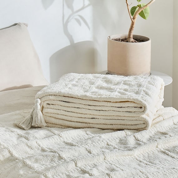 厚くボリューム感のある ニット調スローケット(ソフィマ 140x200 アイボリー) 7枚目画像