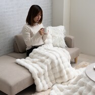 もこもこ ラビットファー調2枚合わせブランケット
