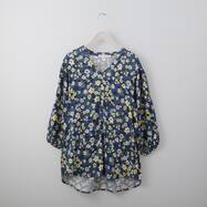 レーヨン花柄Ｖネックブラウス　(51020)