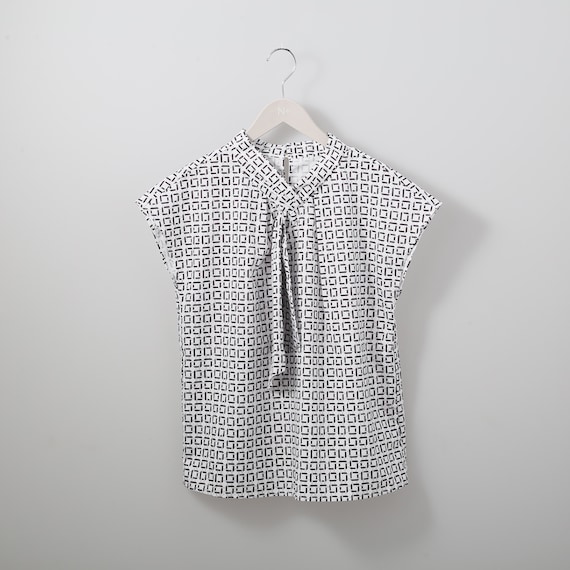 ボウタイジオメトリック柄ブラウス (51038) 1枚目画像