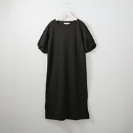 袖折りタックゆったりワンピース　(42102)