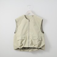【N+商品】裾タックスリーブレスブルゾン　(12110)