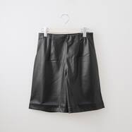 ストレッチレザー調ショートパンツ　(24116)