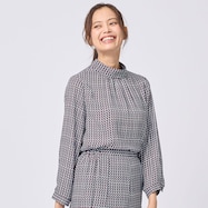 バイアス幾何柄プチハイネックブラウス (54118)