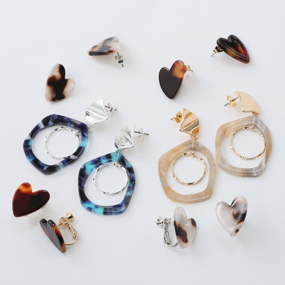 べっ甲柄ハートピアス (95134) 4枚目画像