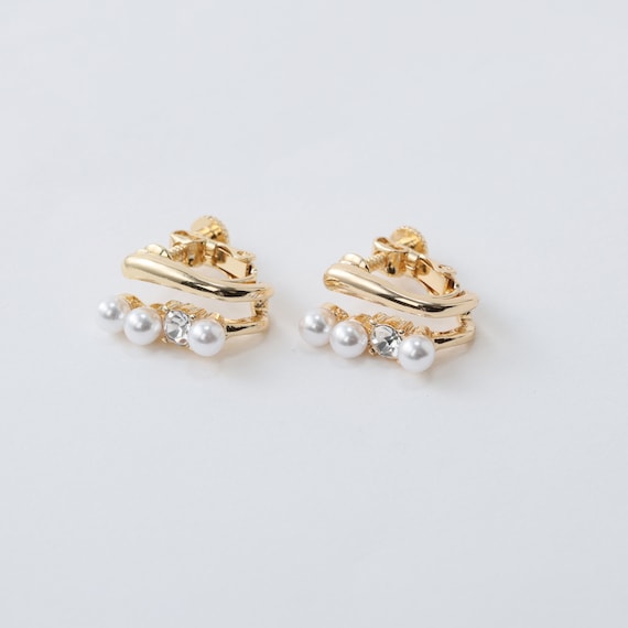 3連パール調イヤリング (95142) 1枚目画像