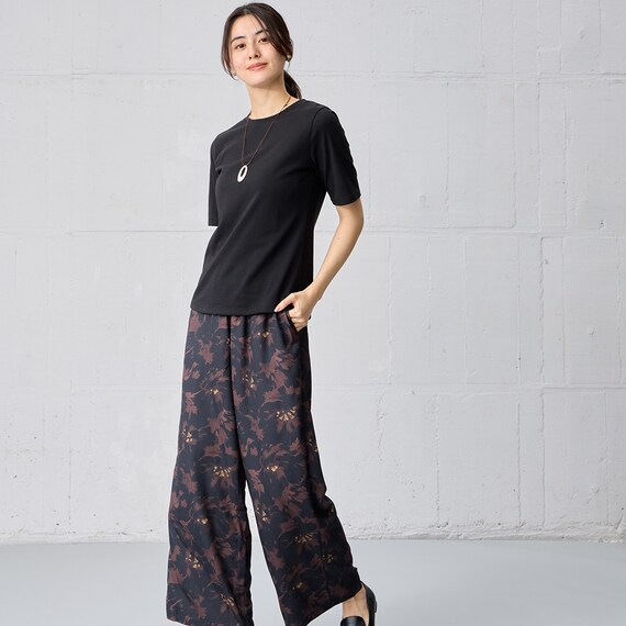 ダークトーン花柄セミワイドパンツ　(25124) 2枚目画像