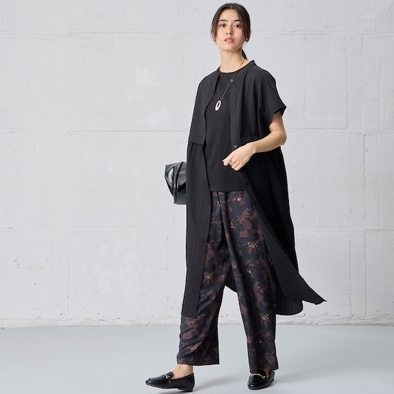 ダークトーン花柄セミワイドパンツ (25124) 5枚目画像