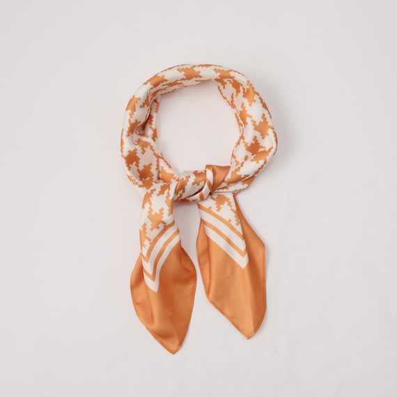 千鳥柄70角スカーフ (95159) 2枚目画像