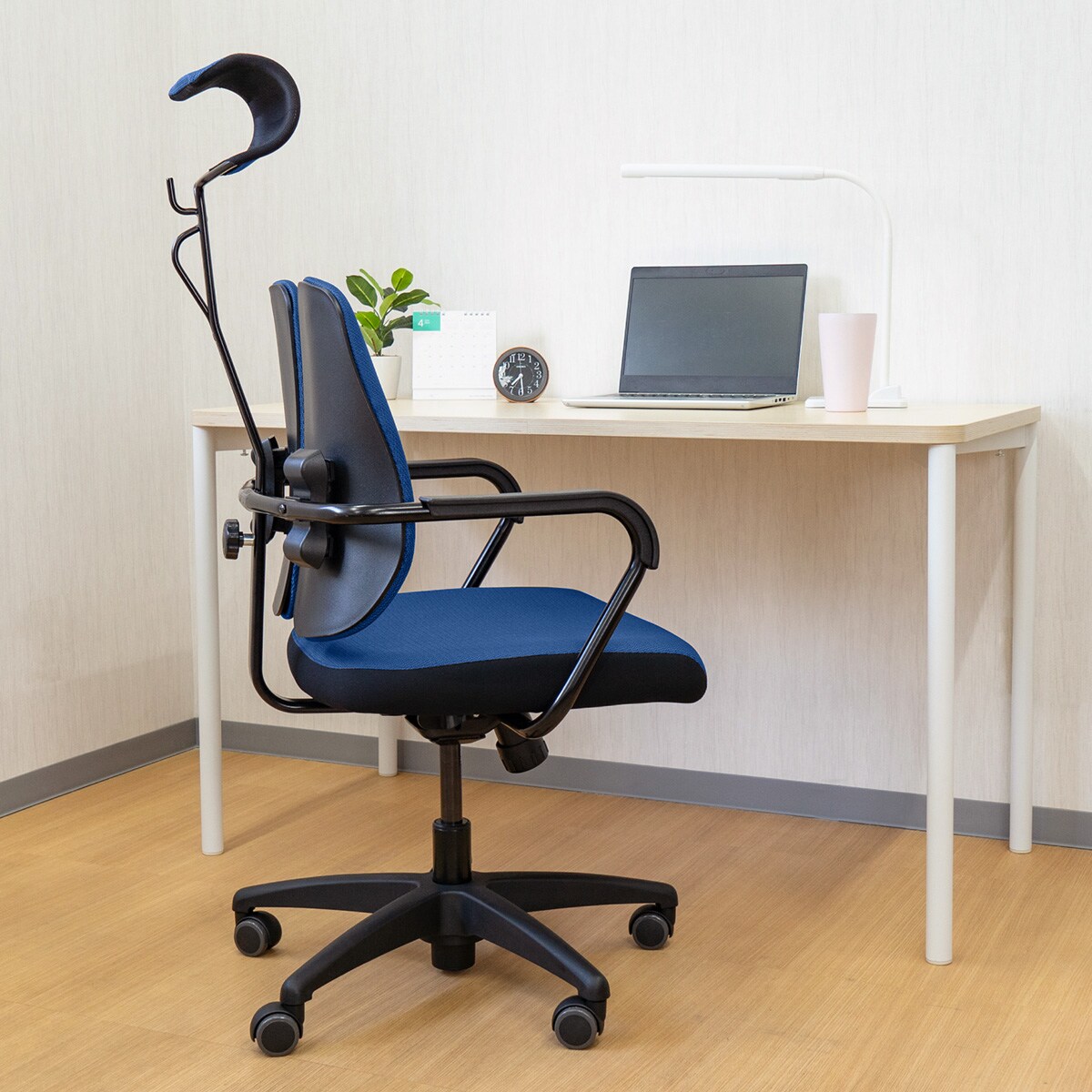 腰の負担を軽減するオフィスチェア (メッシュ BL) | ニトリネット