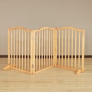 温かみある木製のペットフェンス