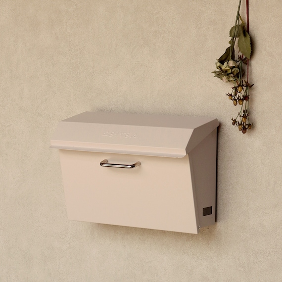 横長デザインが印象的な壁掛けタイプの郵便ポスト(クリーム) 3枚目画像