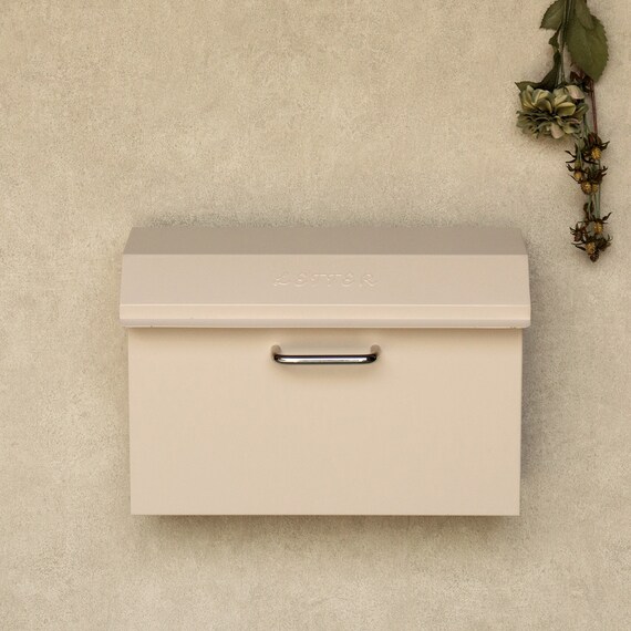 横長デザインが印象的な壁掛けタイプの郵便ポスト(クリーム) 4枚目画像
