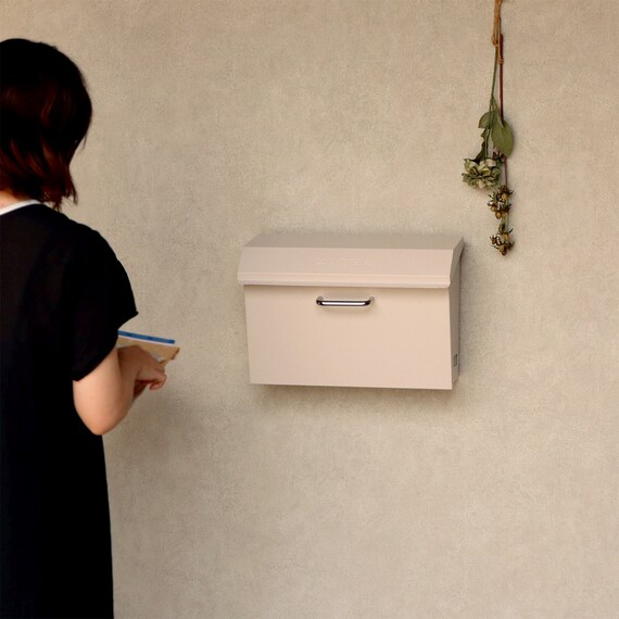 横長デザインが印象的な壁掛けタイプの郵便ポスト(クリーム) 5枚目画像