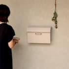 横長デザインが印象的な壁掛けタイプの郵便ポスト(クリーム) 5枚目画像