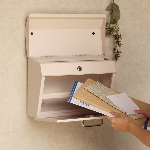 横長デザインが印象的な壁掛けタイプの郵便ポスト(クリーム) 11枚目画像