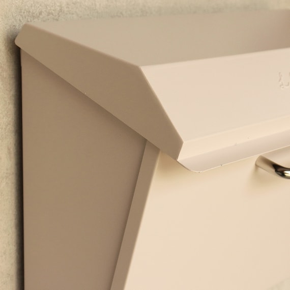 横長デザインが印象的な壁掛けタイプの郵便ポスト(クリーム) 12枚目画像