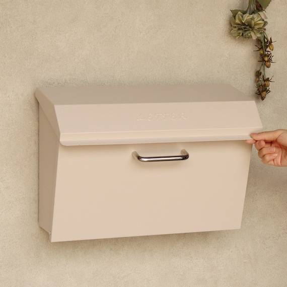 横長デザインが印象的な壁掛けタイプの郵便ポスト(クリーム) 13枚目画像
