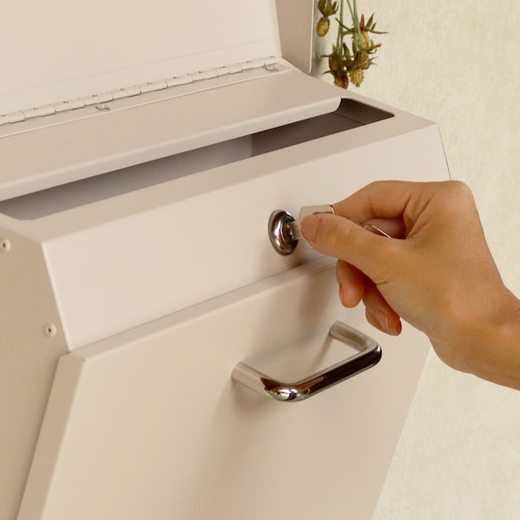 横長デザインが印象的な壁掛けタイプの郵便ポスト(クリーム) 14枚目画像