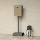 置くだけで使用可能なスタンドタイプの郵便ポスト(ミルクティーベージュ) 1枚目画像