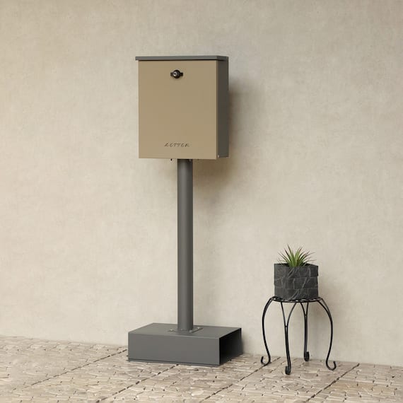 置くだけで使用可能なスタンドタイプの郵便ポスト(ミルクティーベージュ) 1枚目画像