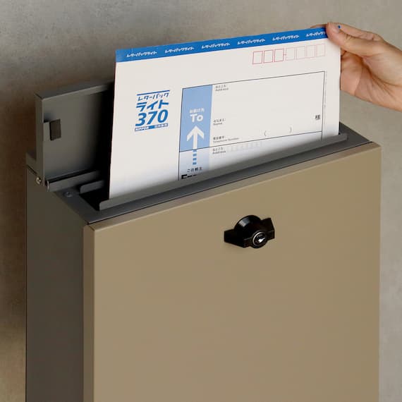 置くだけで使用可能なスタンドタイプの郵便ポスト(ミルクティーベージュ) 9枚目画像