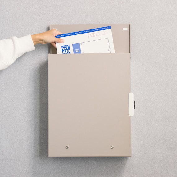 大容量壁掛けタイプの郵便ポスト(ライトベージュ) 9枚目画像