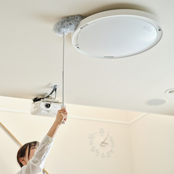 静電気を除去しホコリがつきにくくなる 高所用モップ 5枚目画像