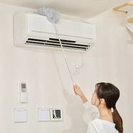 静電気を除去しホコリがつきにくくなる高所用モップ