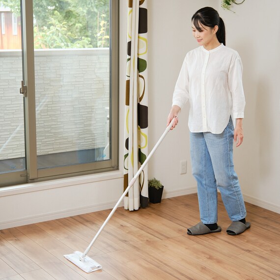 カーペットが掃ける 伸縮柄 フローリングワイパー 6枚目画像