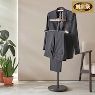 インテリアに馴染むスーツハンガーラック