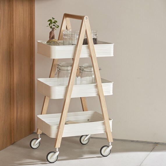 木製フレームがかわいい3段ワゴン 1枚目画像
